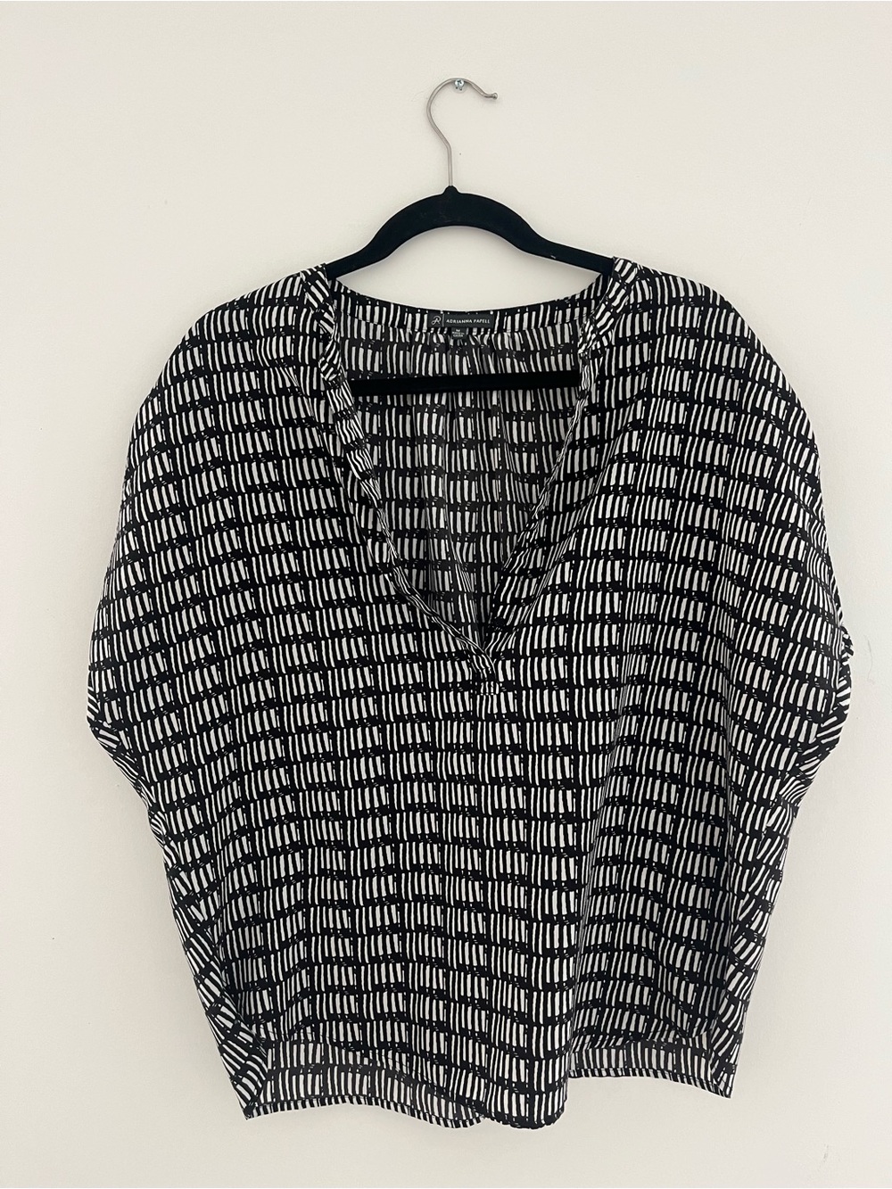Adrianna Papell Black & White Grid-Print V-Neck Blouse